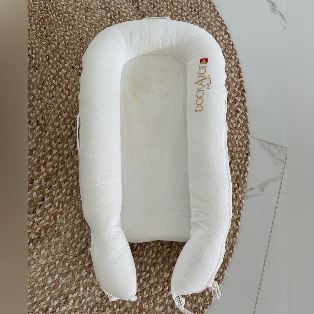 Dockatot - white